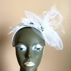 White Voluminous Fascinator Hair Accessory